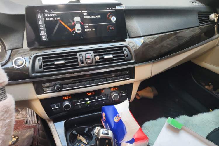 Used BMW 5 Series 2011 523Li Leading Model Audio And AC Panel