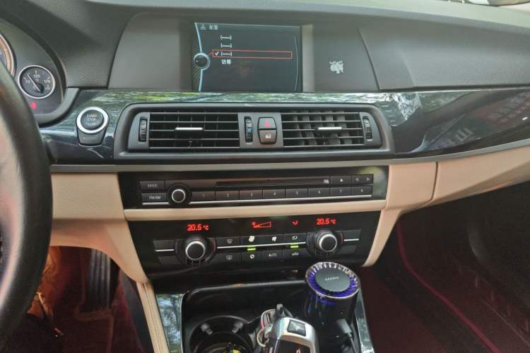 Used BMW 5 Series 2011 520Li Elegant Model Audio And AC Panel