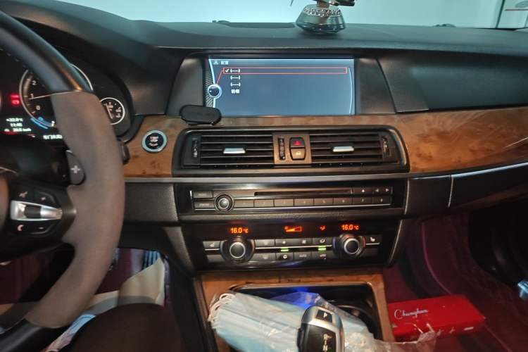 Used BMW 5 Series 2011 528Li Leading Model Audio And AC Panel