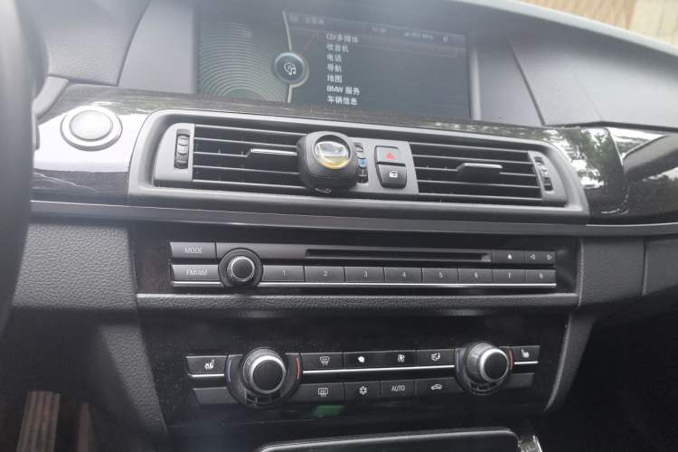 Used BMW 5 Series 2011 535Li Leading Model Audio And AC Panel