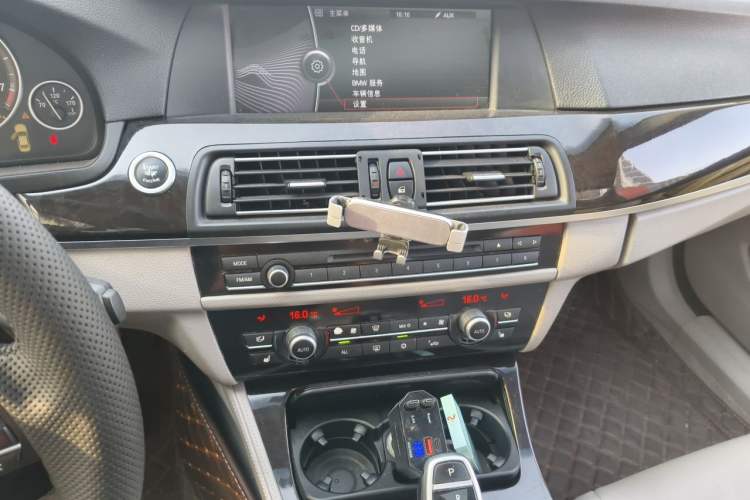 Used BMW 5 Series 2011 535i Sport Edition Audio And AC Panel