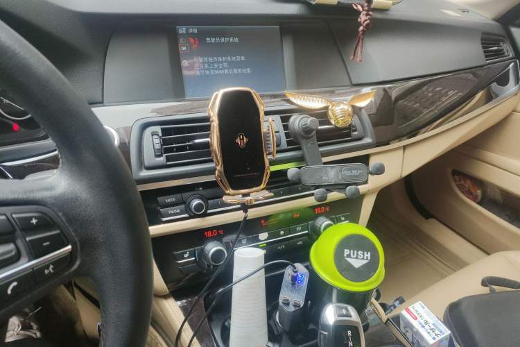 Used BMW 5 Series 2011 523i Leading Model Audio And AC Panel