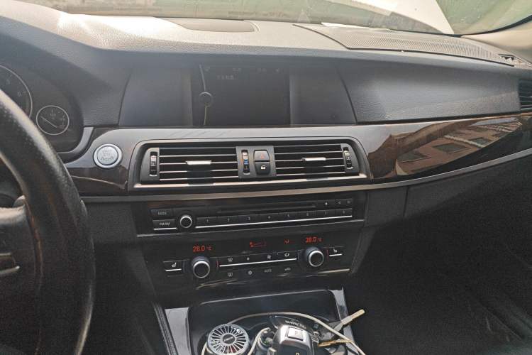 Used BMW 5 Series 2011 523Li Leading Model Audio And AC Panel