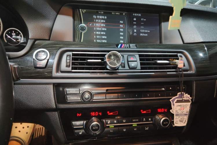 Used BMW 5 Series 2011 535i Sport Edition Audio And AC Panel