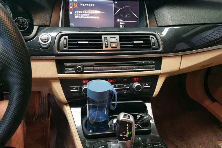 Used BMW 5 Series 2011 523Li Luxury Model Audio And AC Panel