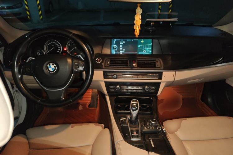 Used BMW 5 Series 2011 535Li Luxury Model Center Console