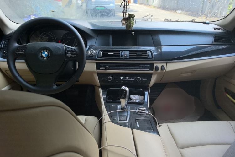 Used BMW 5 Series 2011 520Li Elegant Model Center Console