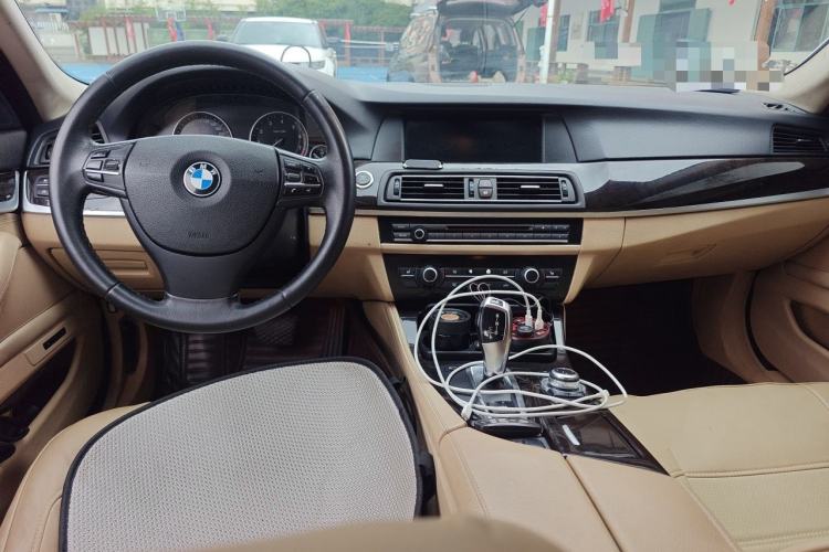 Used BMW 5 Series 2011 523Li Luxury Model Center Console