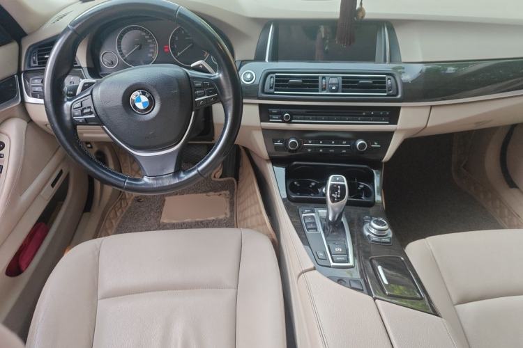 Used BMW 5 Series 2011 535Li Leading Model Center Console