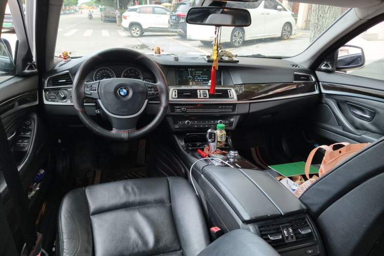 Used BMW 5 Series 2011 523Li Leading Model Center Console