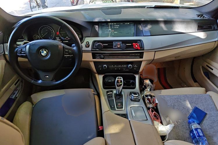 Used BMW 5 Series 2011 535i Sport Edition Center Console