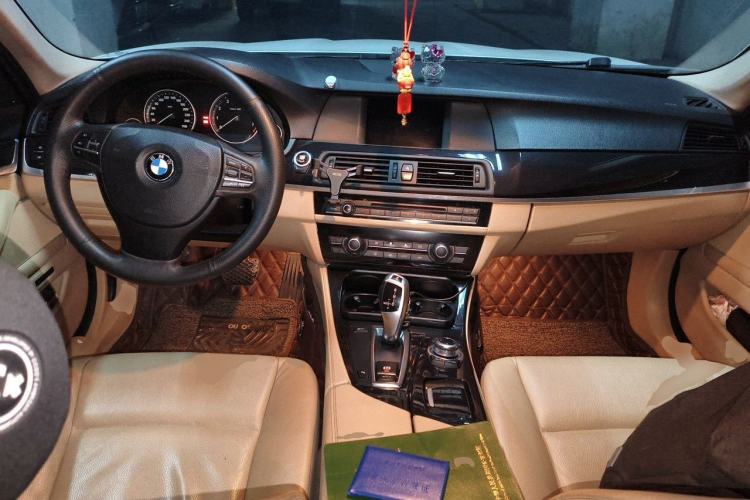 Used BMW 5 Series 2011 523Li Luxury Model Center Console