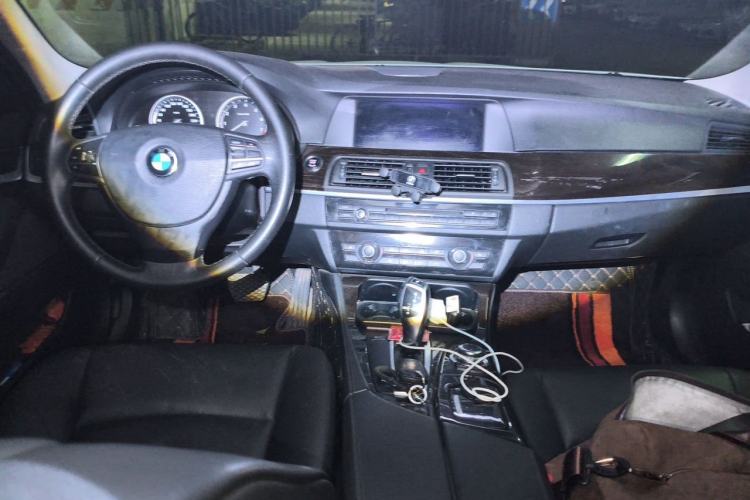 Used BMW 5 Series 2011 523Li Luxury Model Center Console