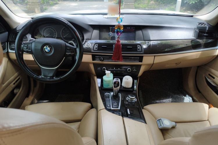Used BMW 5 Series 2011 535Li Luxury Model Center Console