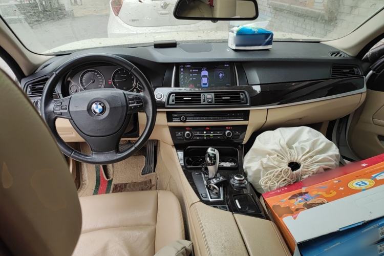 Used BMW 5 Series 2011 523Li Leading Model Center Console