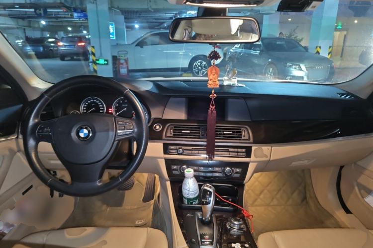 Used BMW 5 Series 2011 523i Leading Model Center Console