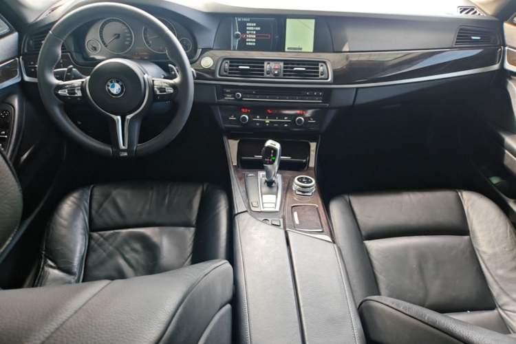 Used BMW 5 Series 2011 523Li Luxury Model Center Console