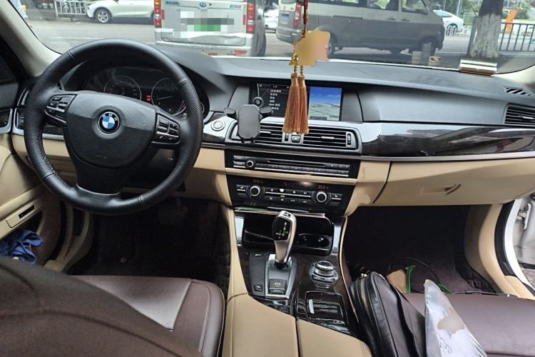 Used BMW 5 Series 2011 523Li Luxury Model Center Console