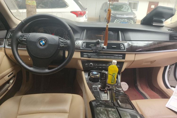 Used BMW 5 Series 2011 523Li Luxury Model Center Console