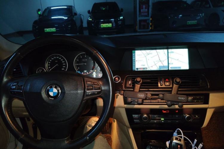 Used BMW 5 Series 2011 523Li Luxury Model Center Console