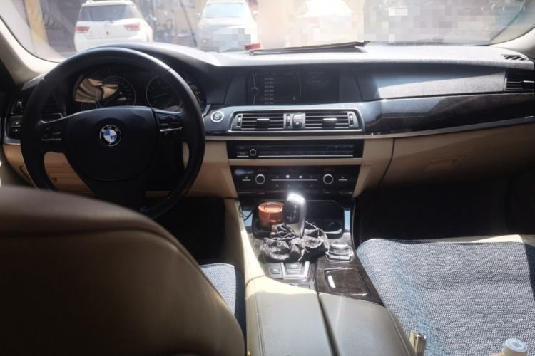 Used BMW 5 Series 2011 523Li Luxury Model Center Console