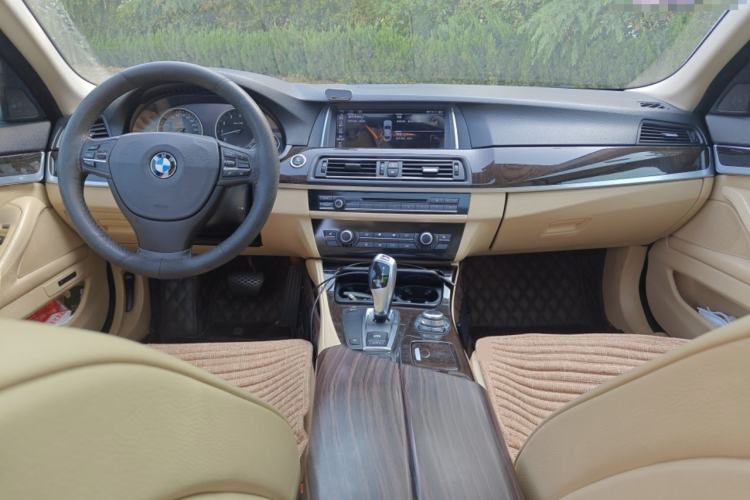 Used BMW 5 Series 2011 523Li Luxury Model Center Console