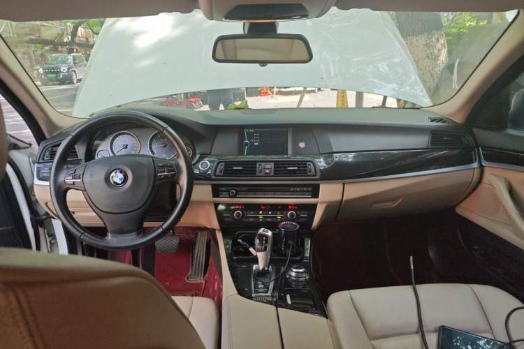 Used BMW 5 Series 2011 520Li Elegant Model Center Console