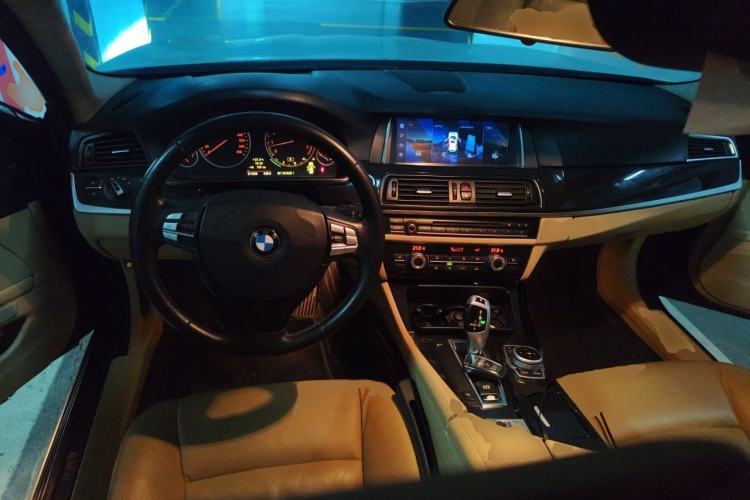 Used BMW 5 Series 2011 523Li Leading Model Center Console