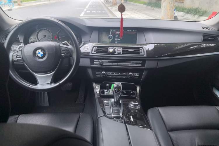 Used BMW 5 Series 2011 535Li Leading Model Center Console