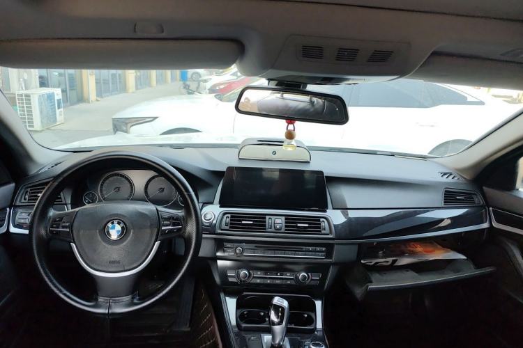 Used BMW 5 Series 2011 520Li Elegant Model Center Console