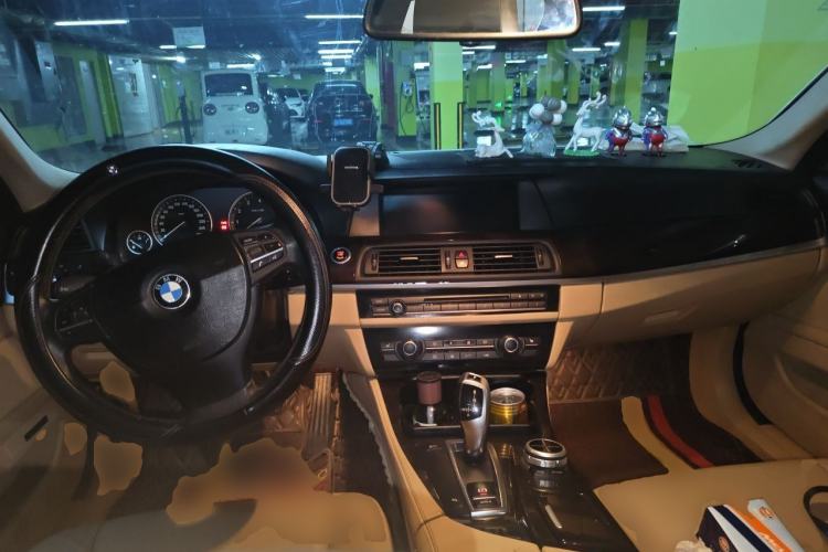 Used BMW 5 Series 2011 523Li Luxury Model Center Console