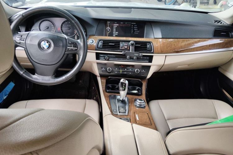 Used BMW 5 Series 2011 528Li Leading Model Center Console