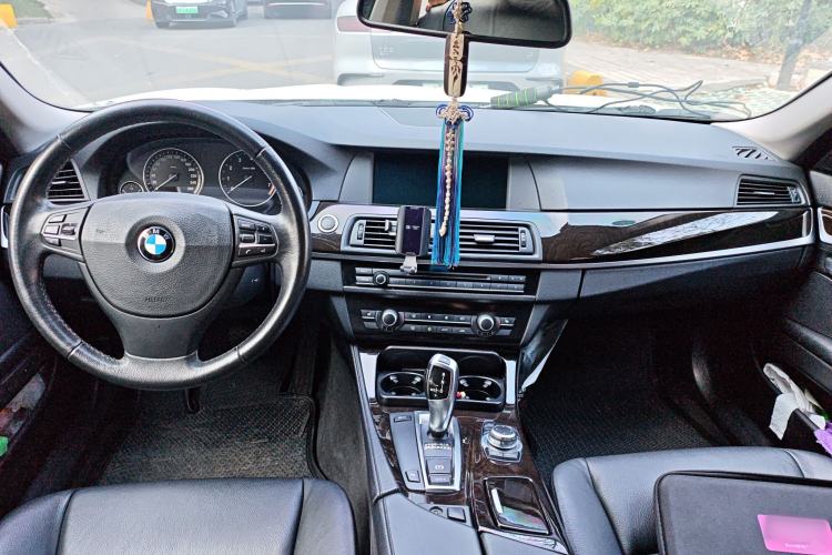 Used BMW 5 Series 2011 523Li Luxury Model Center Console