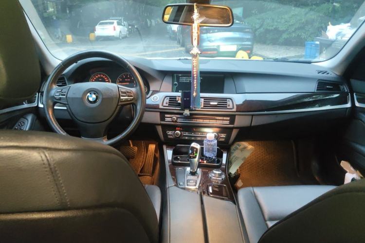 Used BMW 5 Series 2011 523Li Luxury Model Center Console