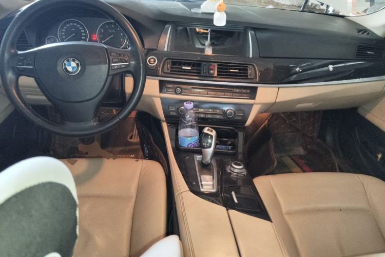 Used BMW 5 Series 2011 523Li Leading Model Center Console