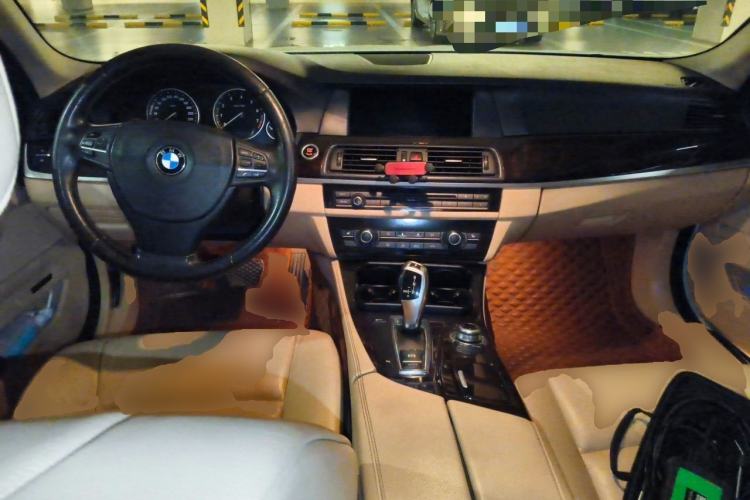 Used BMW 5 Series 2011 523Li Luxury Model Center Console