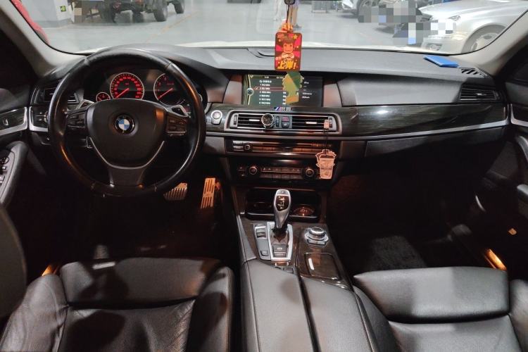Used BMW 5 Series 2011 535i Sport Edition Center Console