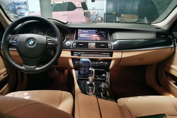 Used BMW 5 Series 2011 523Li Luxury Model Center Console