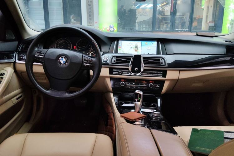 Used BMW 5 Series 2011 523Li Leading Model Center Console