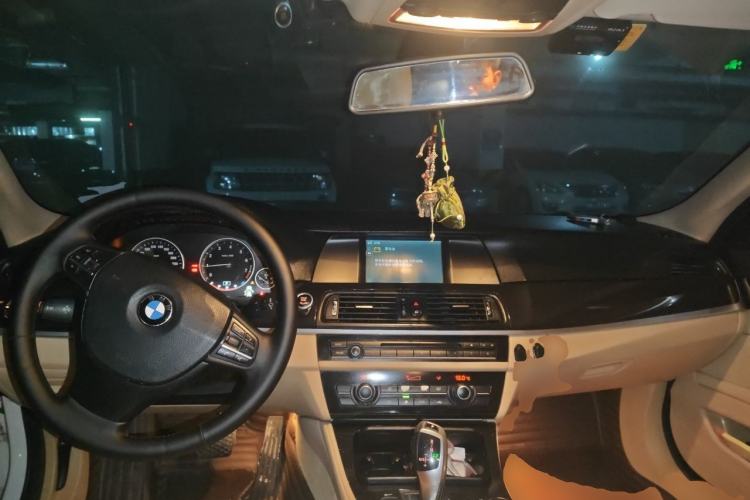 Used BMW 5 Series 2011 520Li Elegant Model Center Console