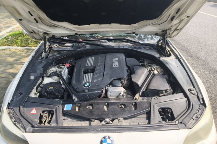 Used BMW 5 Series 2011 523Li Leading Model Engine Bay