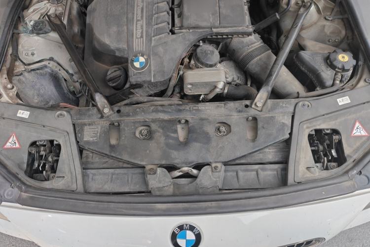 Used BMW 5 Series 2011 535Li Leading Model Engine Bay