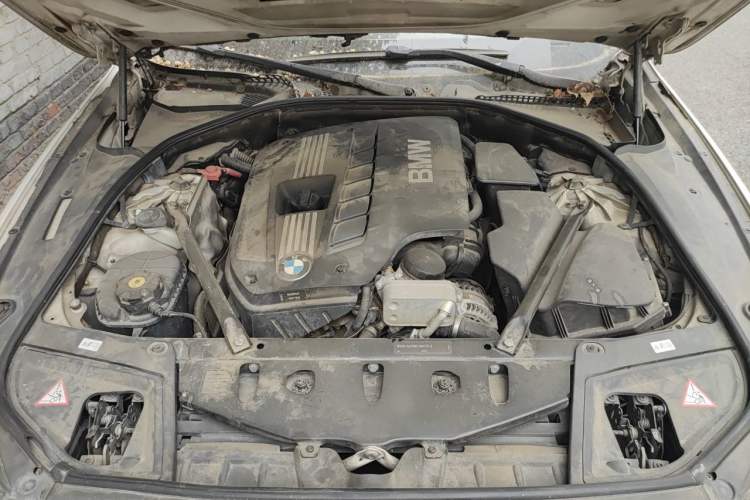 Used BMW 5 Series 2011 523Li Leading Model Engine Bay