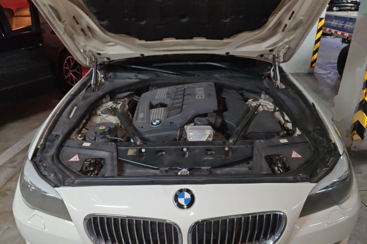 Used BMW 5 Series 2011 523i Leading Model Engine Bay
