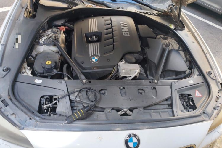Used BMW 5 Series 2011 523Li Leading Model Engine Bay