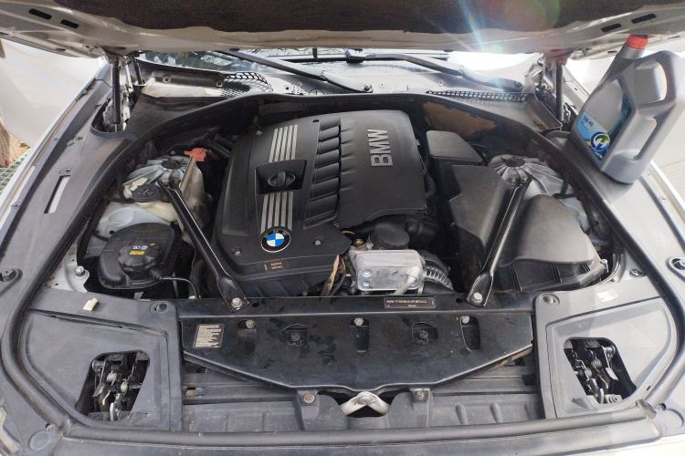 Used BMW 5 Series 2011 523Li Leading Model Engine Bay