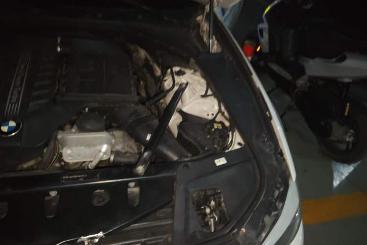 Used BMW 5 Series 2011 535Li Luxury Model Engine Bay Left