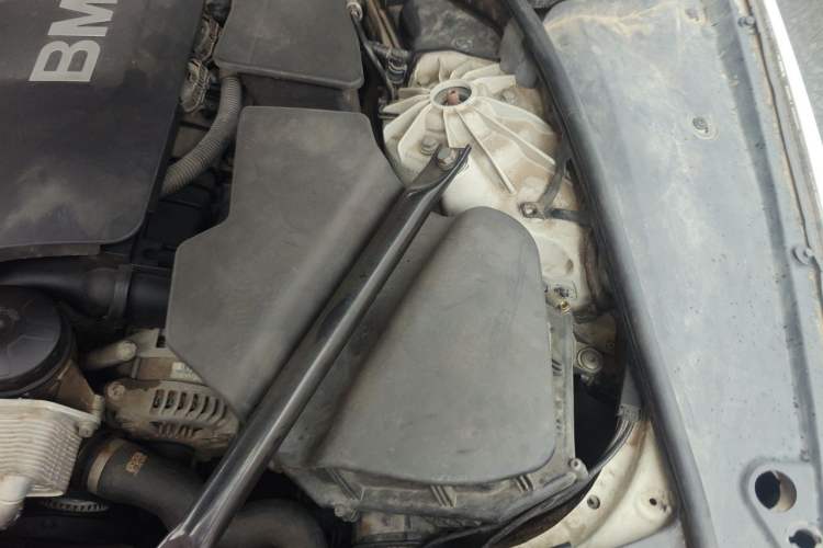 Used BMW 5 Series 2011 523Li Luxury Model Engine Bay Left