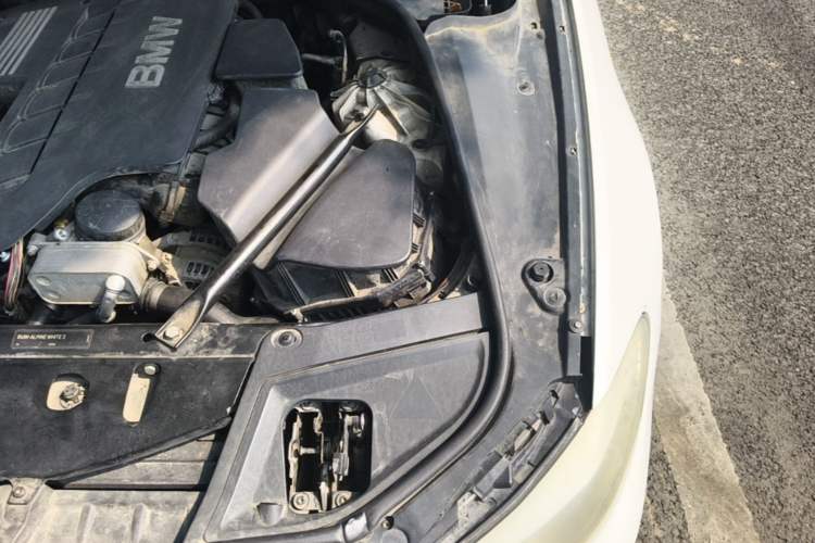 Used BMW 5 Series 2011 523Li Leading Model Engine Bay Left
