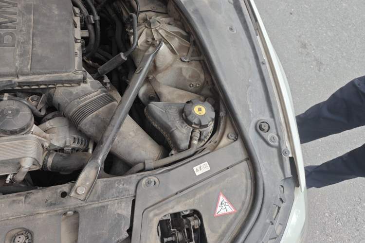 Used BMW 5 Series 2011 535Li Leading Model Engine Bay Left
